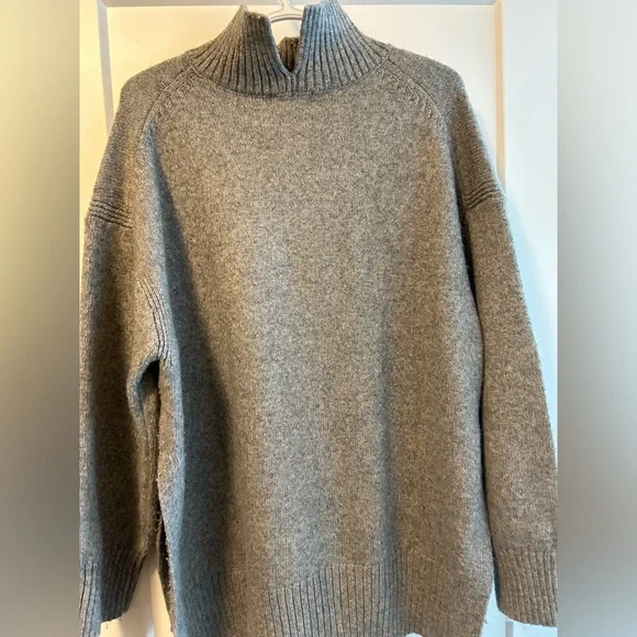 H&M sweater - Picture 2 of 2